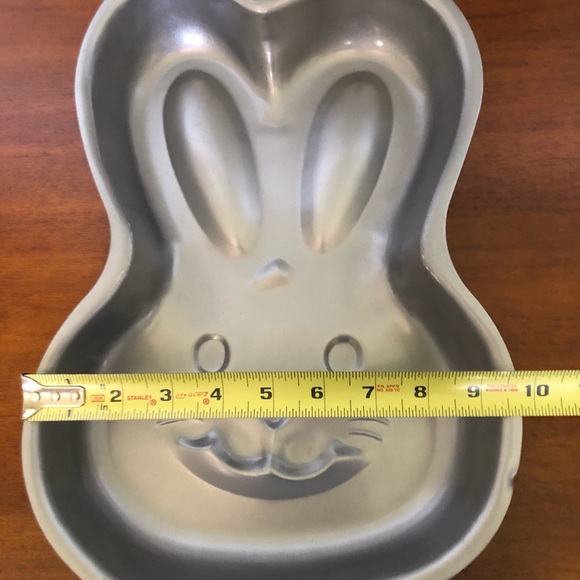 🐰Wilton Bunny cake pan🐰 - Picture 4 of 8